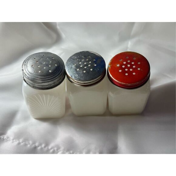 Vintage white milk glass Hazel Atlas, McKee, or Tipp? USA stamped original - Picture 11 of 14